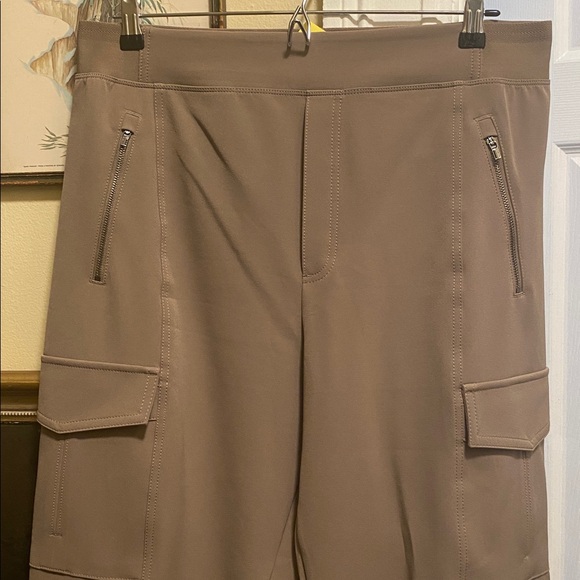 Athleta Endless High Rise Cargo Pant Women’s Size 14 - Picture 5 of 7